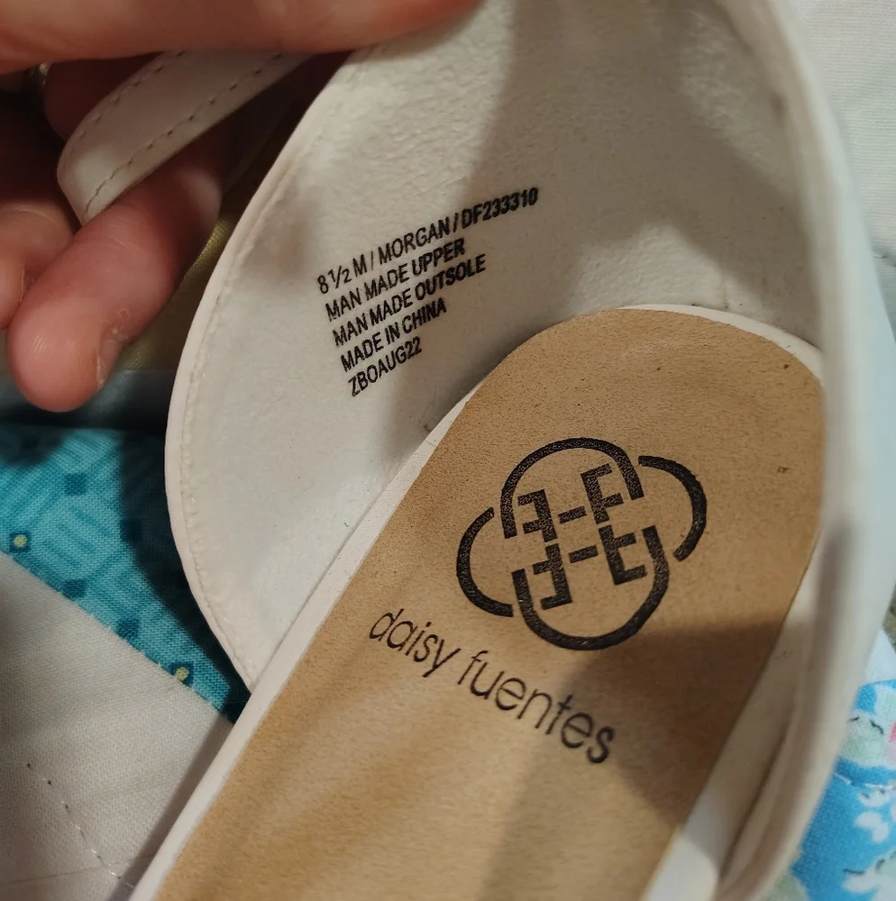 Daisy Fuentes White Studded Women's Shoes Size 8.5 - Picture 4 of 5